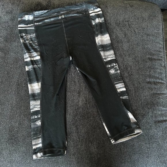Under Armour Grunge Capri Tights Large - Picture 2 of 2